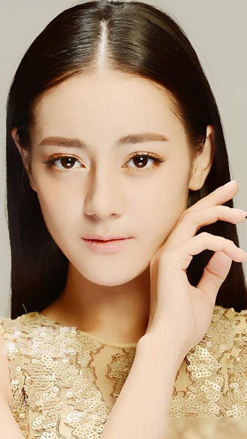 迪丽热巴娱乐圈导演爆料,娱乐圈背后的惊人真相  第1张